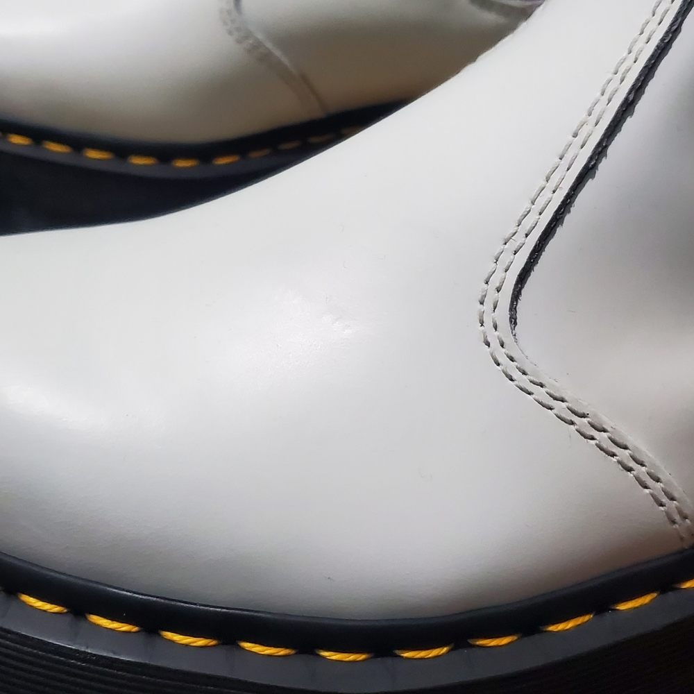 NIB DR. MARTENS 2976 Quad Retro White Smooth Leather Chelsea Boots Various Sizes - Picture 9 of 13